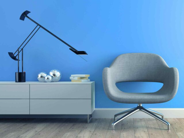 https://przestrzenspotkania.pl/wp-content/uploads/2017/05/image-chair-blue-wall-640x480.jpg